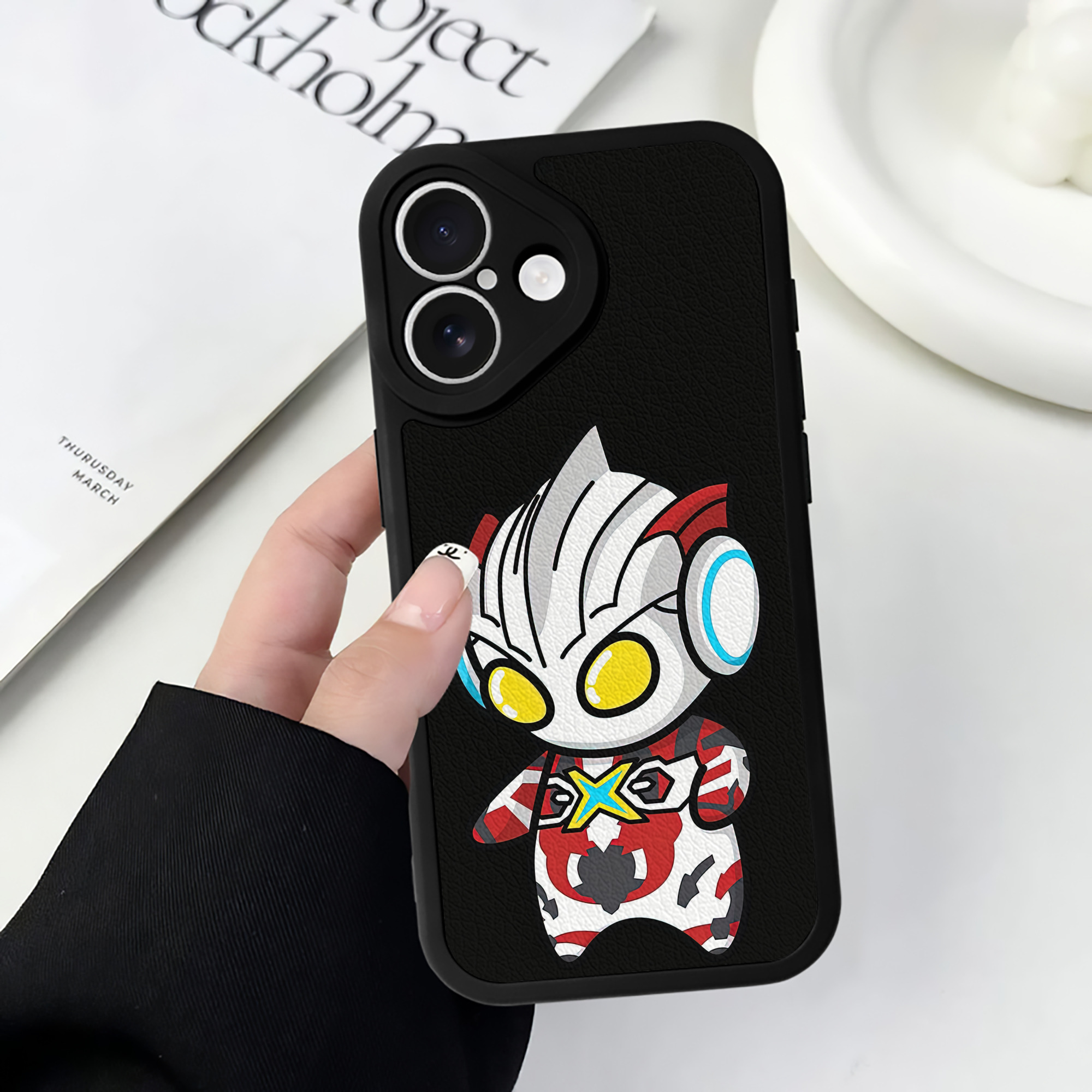 （画像用） ウルトラマン Ultraman 【iPhone 16シリーズ対応】シリコンスマホケース（レザー調） 材質：シリコン